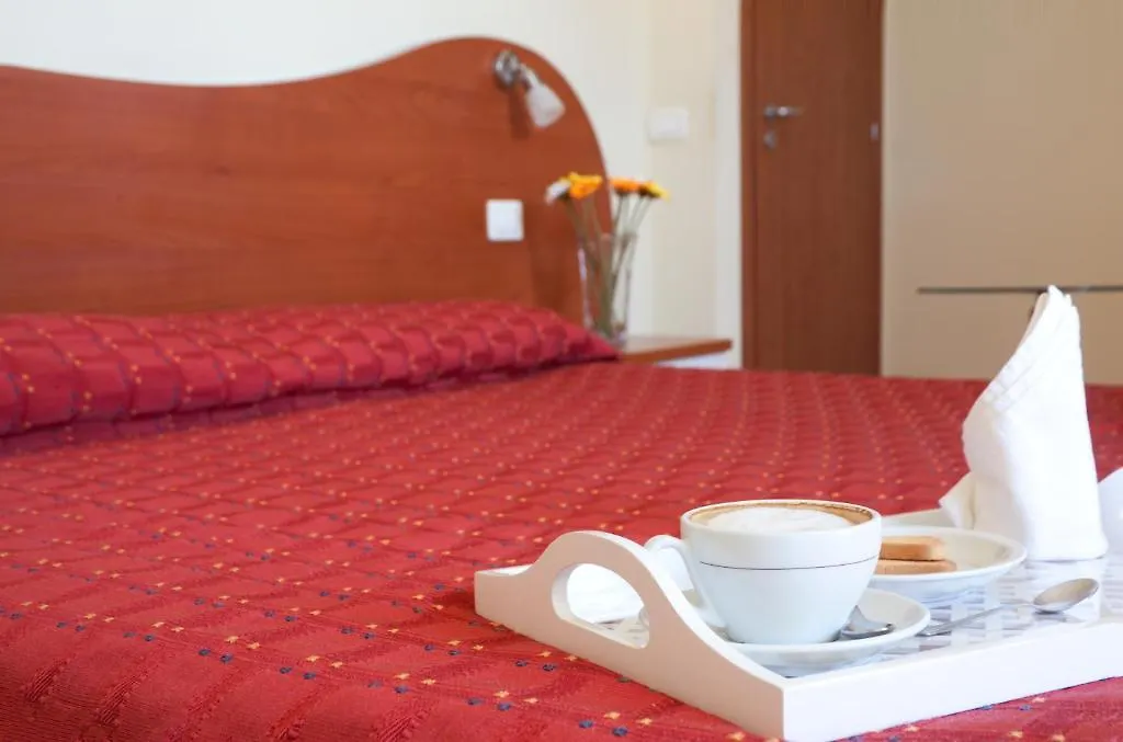 Motta Residence Hotel Motta SantʼAnastasia 4*,  Italia